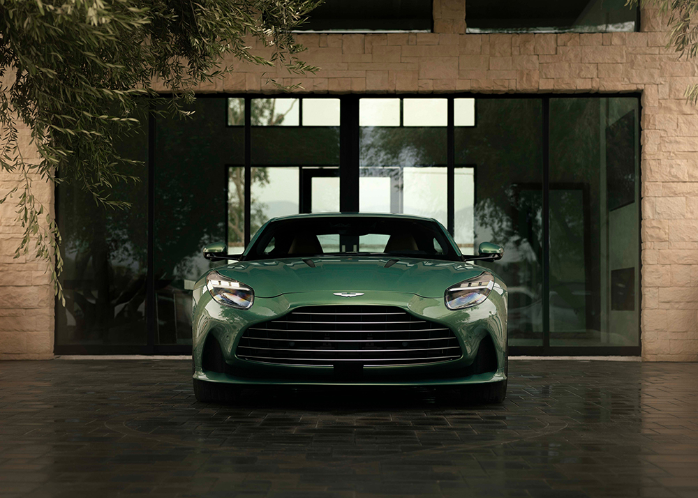 ������ �������� Aston Martin DB12