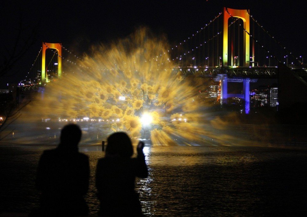 Odaiba water illumination