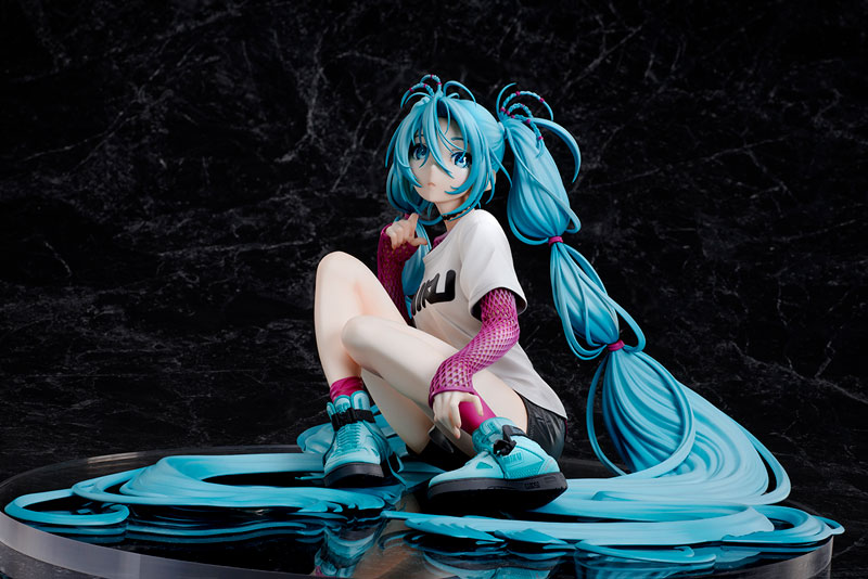 ������� Hatsune Miku x Mai Yoneyama The Latest Street Style "Cute" Tokyo Figure Limited Edition 1/4 Complete Figure